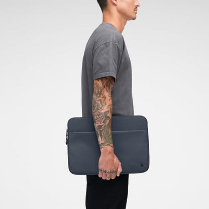 Incase A.R.C. Sleeve with ReSpun Recycled Polyester - 15 inch and 16 inch MacBook/Laptop & iPad/Tablet Case - Cushioned Faux Fur Lining, External Zippered Slip Pocket - Navy - color: Navy