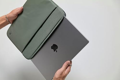 Incase A.R.C. Sleeve with ReSpun Recycled Polyester - 15 inch and 16 inch MacBook/Laptop & iPad/Tablet Case - Cushioned Faux Fur Lining, External Zippered Slip Pocket - Smoked Ivy - color: Smoked Ivy