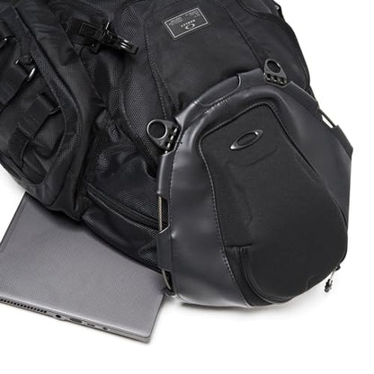 Oakley Unisex Kitchen Sink Backpack, Stealth Black, One Size - color: Stealth Black