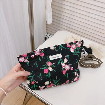 Wudygirl Makeup Bag Aesthetic Makeup Pouch Toiletry Bag Canvas Cosmetic Bag for Women and Girls Large Capacity Travel Makeup Bag Cute Pencil Pouch with Zipper (Black and Red Floral) - color: Black Floral