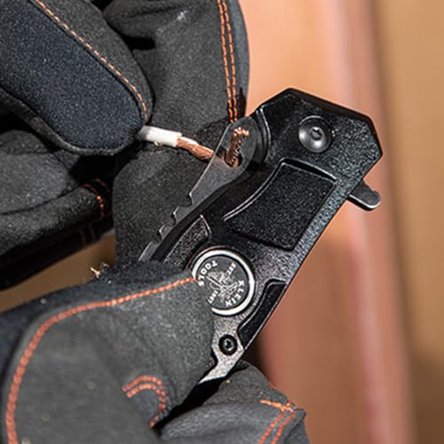 Klein Tools 80115 Backpack Kit with Tradesman Pro 39-Pocket Backpack and Electricians Pocket Knife, 2-Piece