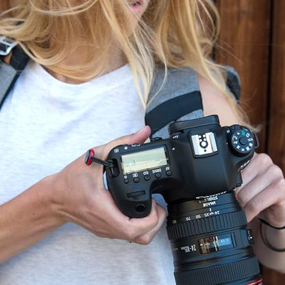 Peak Design Capture Camera Clip V3 Solo, Black Clip Only, Holds DSLR, Compact and Point and Shoot Bodies, Secure, Stable and Accessible, Attaches to Straps and Belts, Quick Release, 200 lb Capacity